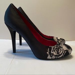 Nine West floral black and white heels, size 10